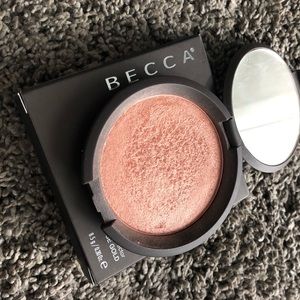 Becca - Rose Gold shimmering skin perfector